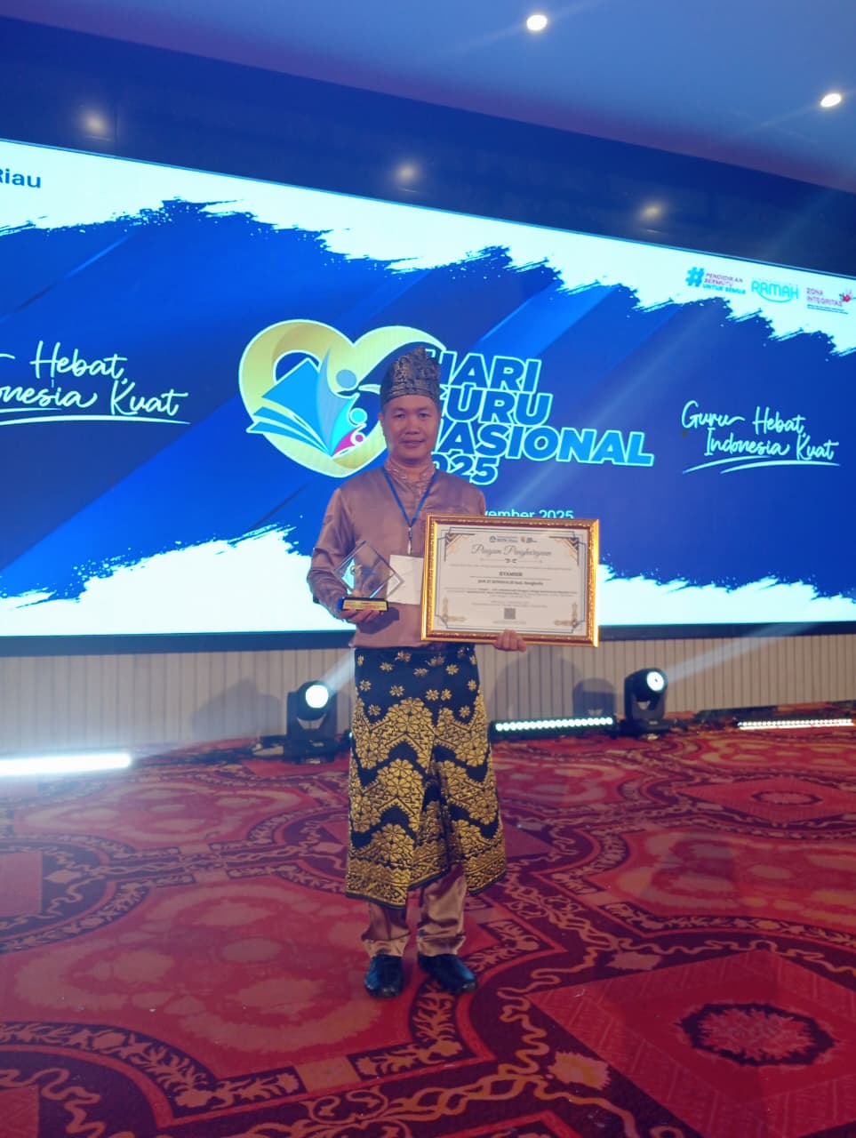 Syamsir Anggota TIM L|Kita Raih Juara 1 Tenaga Administrasi Transformatif SD Tingkat Provinsi Riau